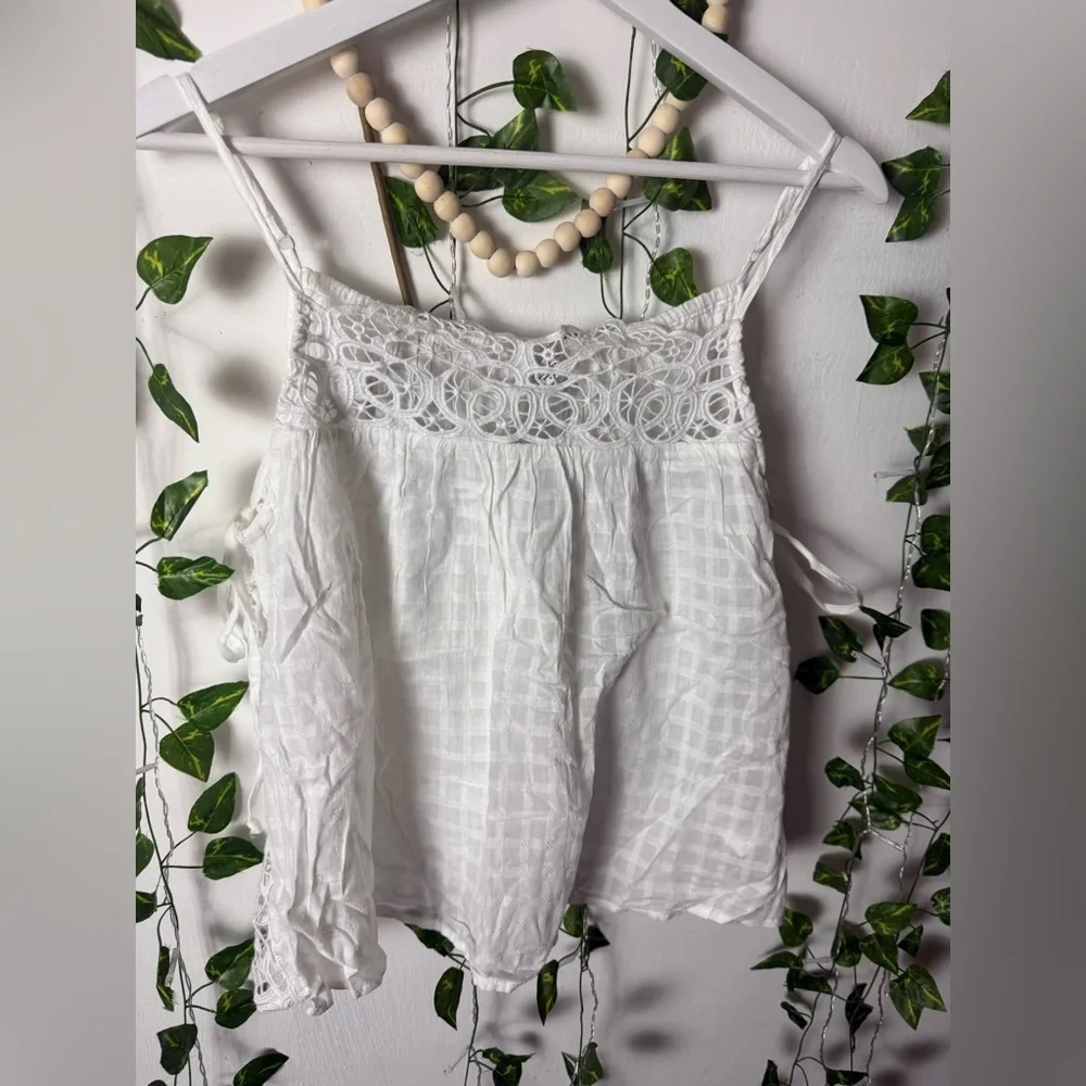 American Eagle Outfitters White Camisole Top - Picture 2 of 7